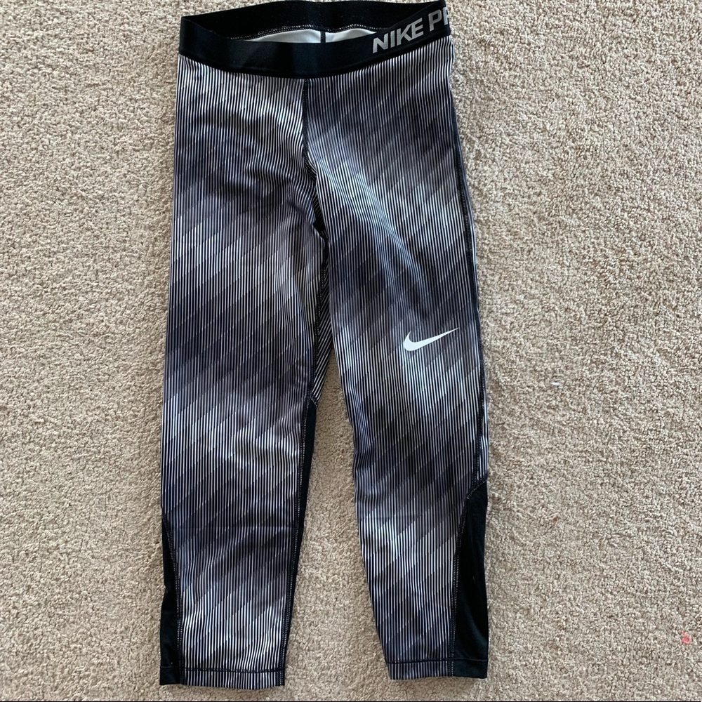 Nike Pro capris